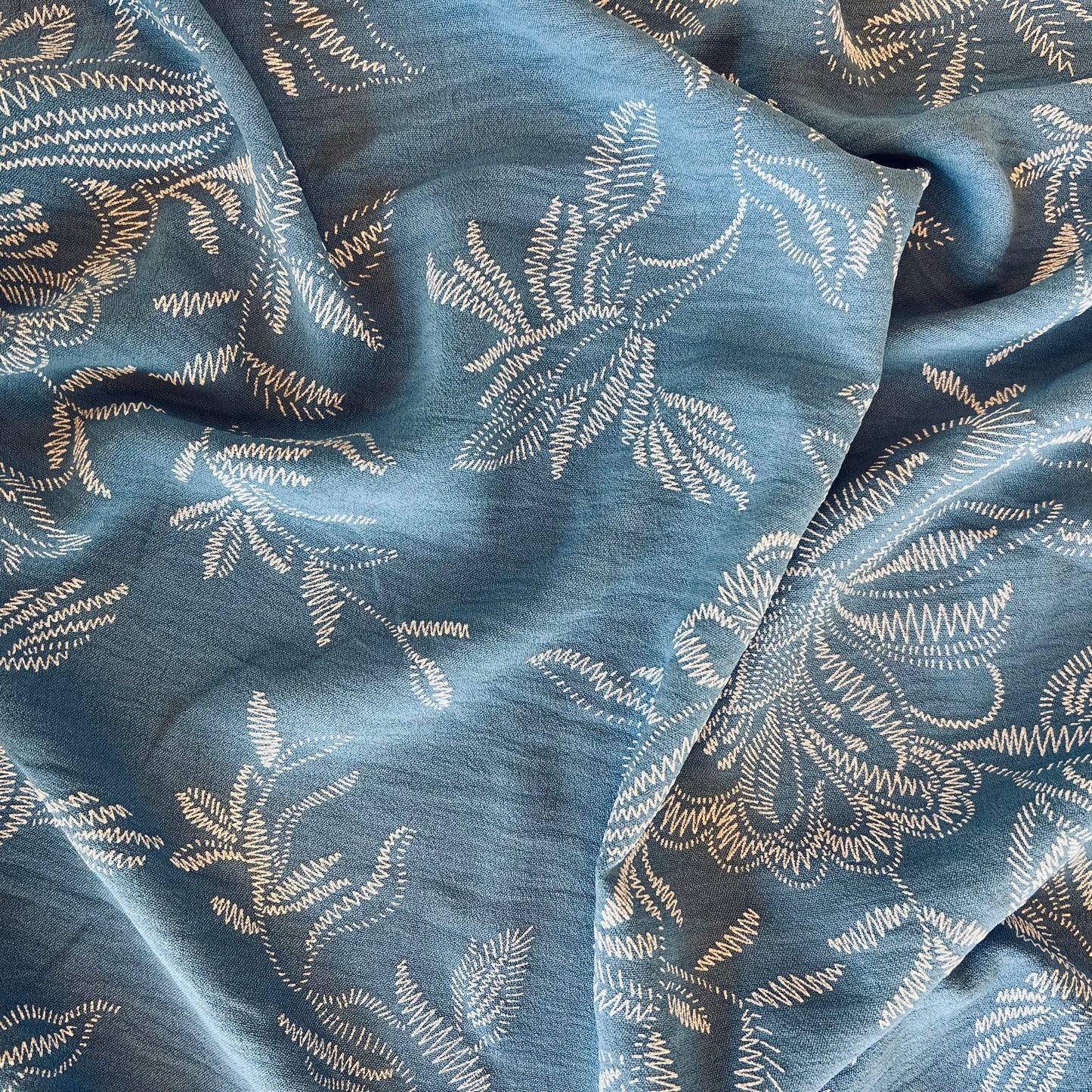 TELA PLANA CREP MICRO ARRUGA CEYLAND EMBROIDERY