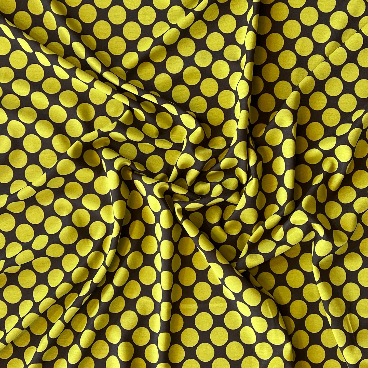 Tela Plana Color Poliéster Crep Microarrugado Cey print Dot #5 Pistacho